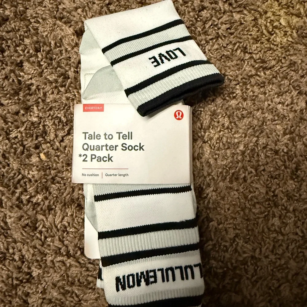 Lululemon tale to tell quarter crew socks